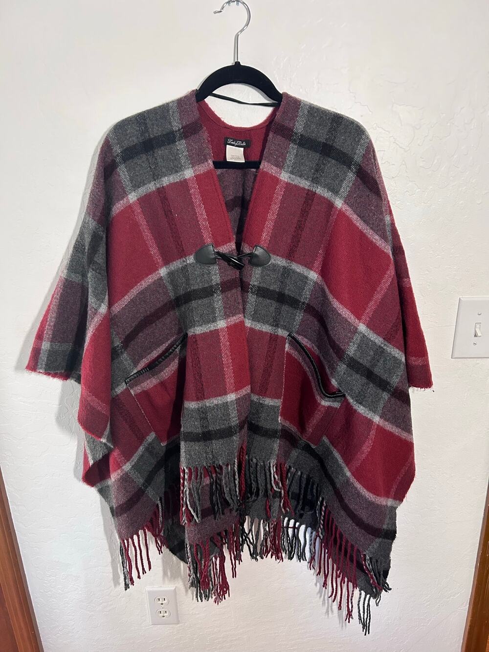Women’s Cozy One Size Fits All Red and Gray Tartan Plaid Cape With Pockets